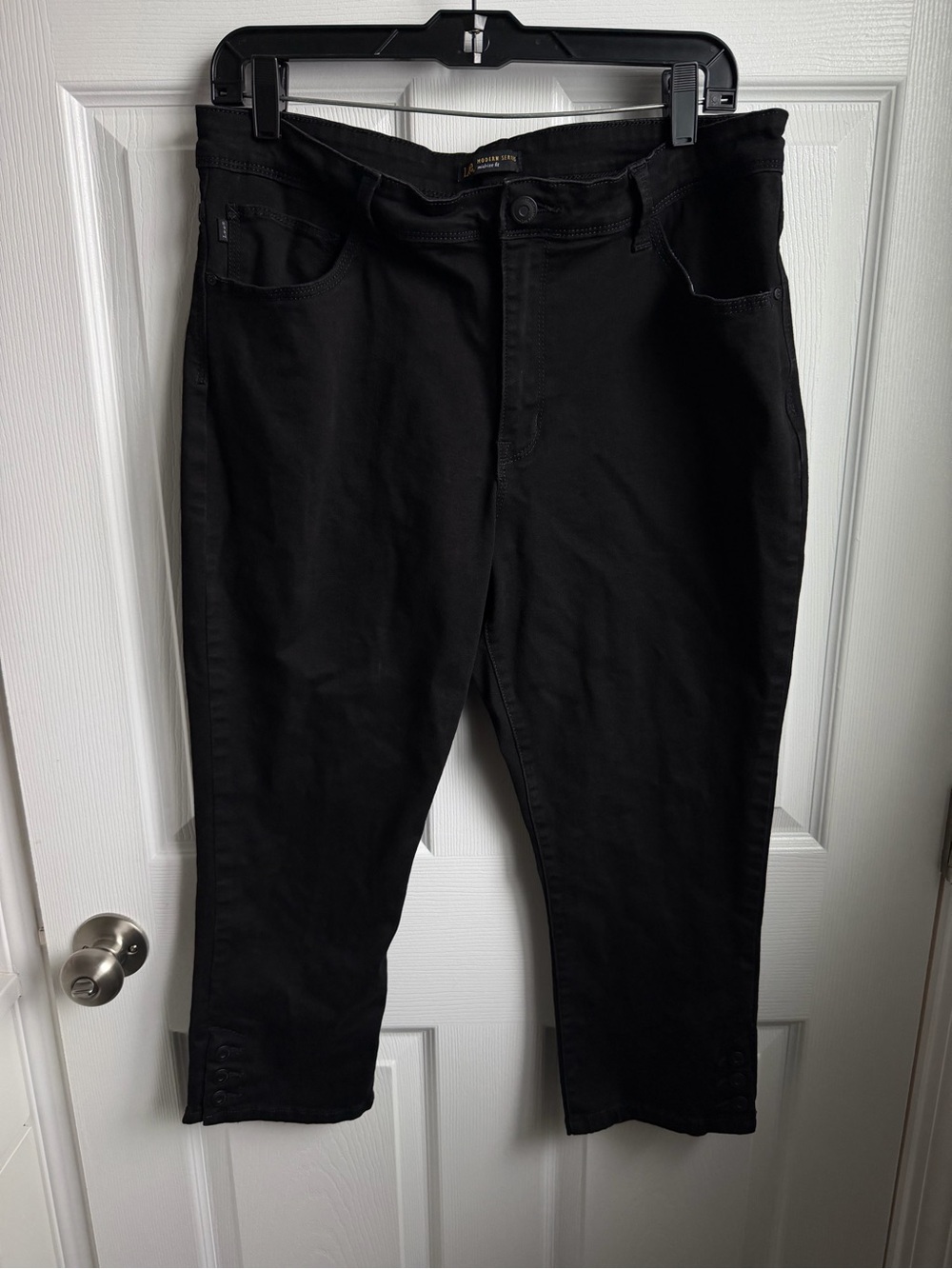Lee Woman’s black capris